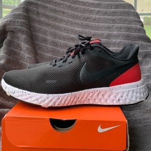Nike Men's Revolution 5 Wide Running Shoes EUC (Worn once)
